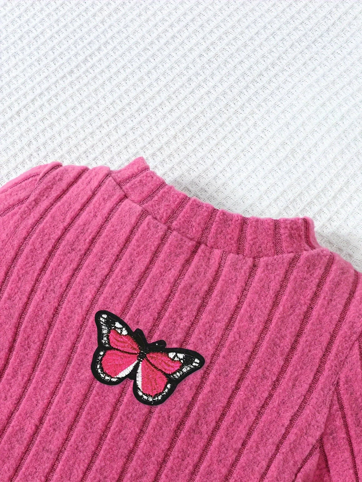 Girls' Autumn Casual Outfit: Girls' Round-Neck Long-Sleeve Top + Flared Long Pants Two-Piece Set, Children's Rose Red Butterfly Decoration Set, Suitable for Girls Aged 3-10, Versatile Clothing for Home and Outings